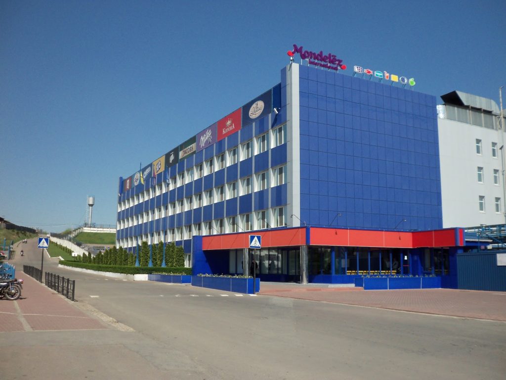 Фабрика влітку